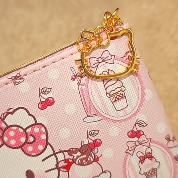 Hello Kitty Pouch - Picture 3 of 4